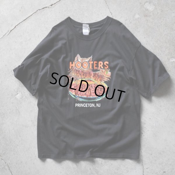 画像1: 2000s HOOTERS Tシャツ　 表記XL 